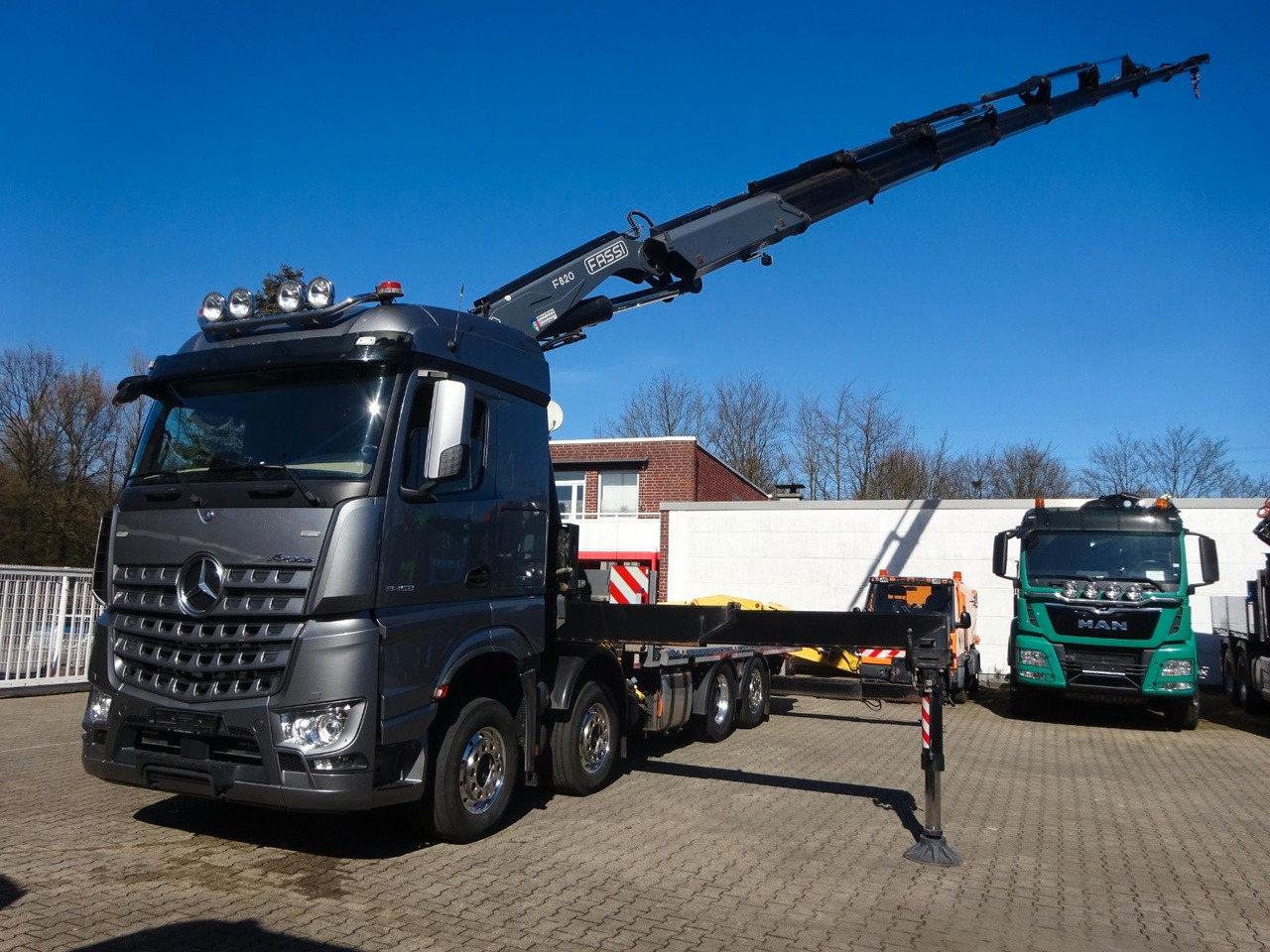 Mercedes-Benz 3453 Plattform + Fassi F820 Kran 8x2 Mercedes-Benz 3453 FASSI F820 Kran 8x Hydr. Ausschub - Camion cu macara, Camion platformă: Foto 2 Mercedes-Benz 3453 Plattform + Fassi F820 Kran 8x2 Mercedes-Benz 3453 FASSI F820 Kran 8x Hydr. Ausschub - Camion cu macara, Camion platformă: Foto 2