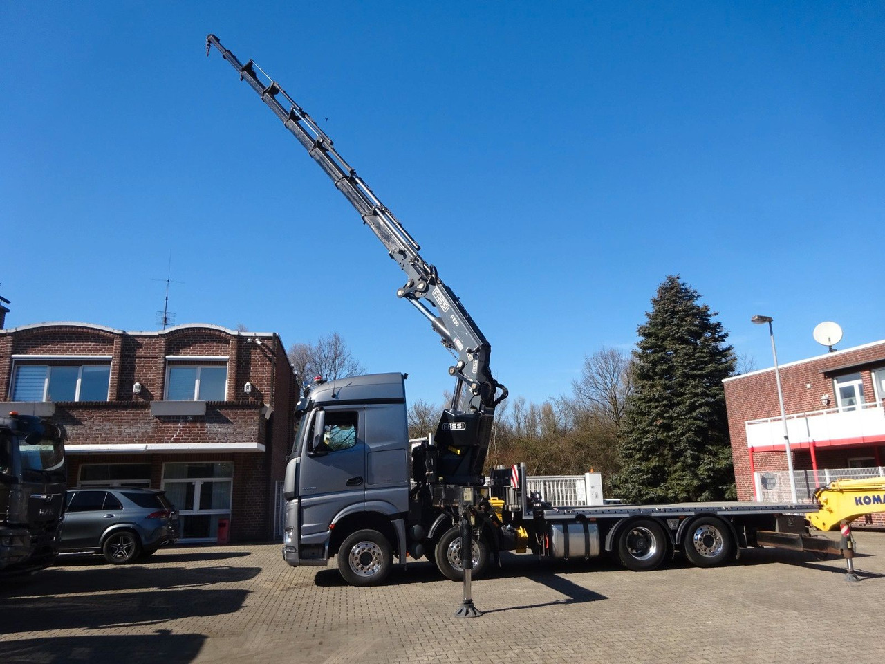 Mercedes-Benz 3453 Plattform + Fassi F820 Kran 8x2 Mercedes-Benz 3453 FASSI F820 Kran 8x Hydr. Ausschub - Camion cu macara, Camion platformă: Foto 1 Mercedes-Benz 3453 Plattform + Fassi F820 Kran 8x2 Mercedes-Benz 3453 FASSI F820 Kran 8x Hydr. Ausschub - Camion cu macara, Camion platformă: Foto 1