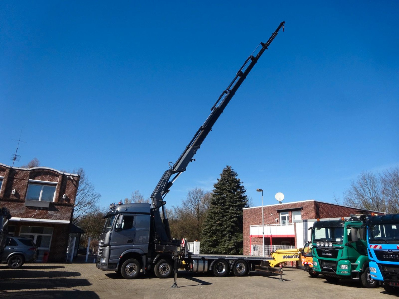 Mercedes-Benz 3453 Plattform + Fassi F820 Kran 8x2 Mercedes-Benz 3453 FASSI F820 Kran 8x Hydr. Ausschub - Camion cu macara, Camion platformă: Foto 3 Mercedes-Benz 3453 Plattform + Fassi F820 Kran 8x2 Mercedes-Benz 3453 FASSI F820 Kran 8x Hydr. Ausschub - Camion cu macara, Camion platformă: Foto 3