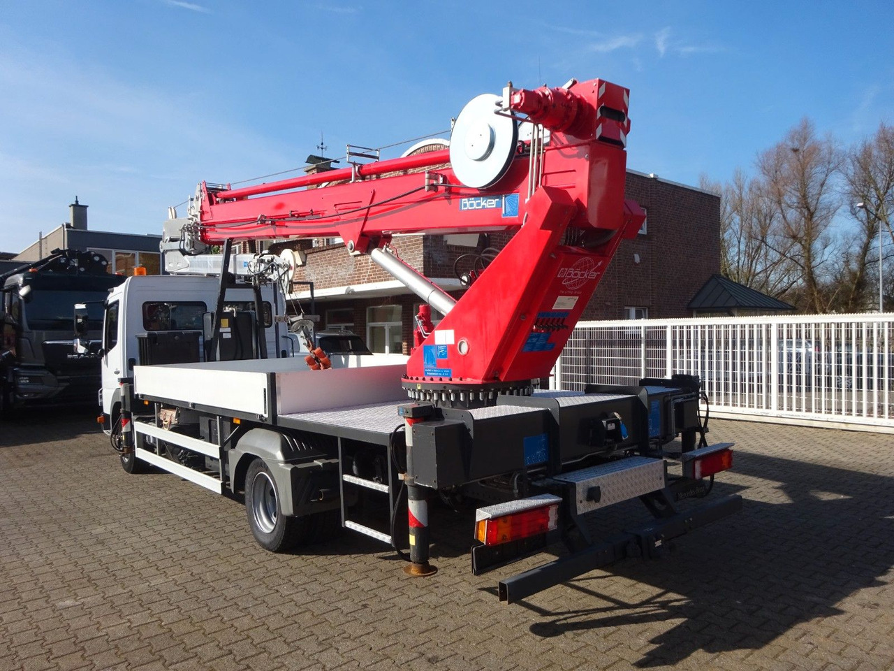 Mercedes-Benz 818 Atego + Böcker AK 32 Meter Dachdeckerkran - Camion cu macara: Foto 4 Mercedes-Benz 818 Atego + Böcker AK 32 Meter Dachdeckerkran - Camion cu macara: Foto 4