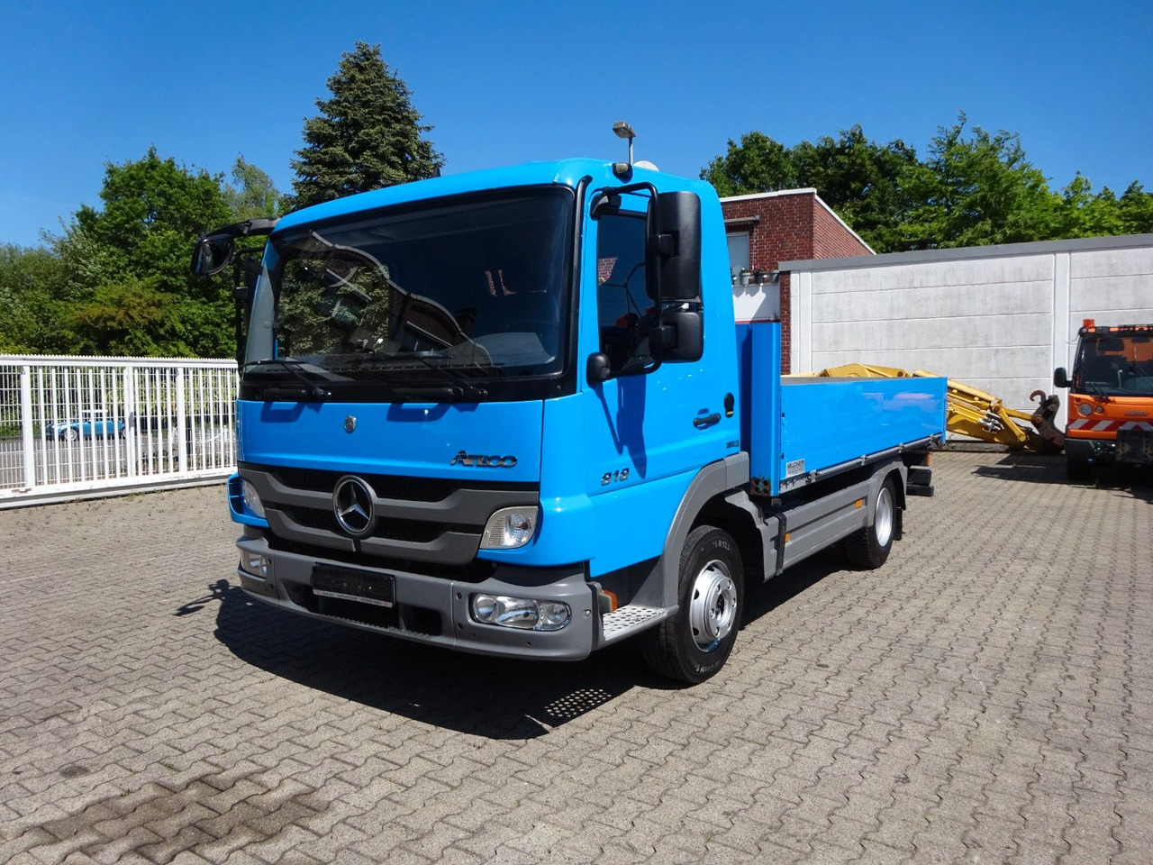 Mercedes-Benz 818 Atego kurze Pritsche 4.0 Meter - Autoutilitară cu platformă: Foto 2 Mercedes-Benz 818 Atego kurze Pritsche 4.0 Meter - Autoutilitară cu platformă: Foto 2
