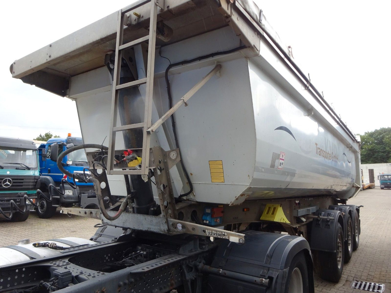 Schmitz Cargobull SKI 24 SL 7.2 Kipp Auflieger Mulde mit 3 Achsen - Semiremorcă basculantă: Foto 2 Schmitz Cargobull SKI 24 SL 7.2 Kipp Auflieger Mulde mit 3 Achsen - Semiremorcă basculantă: Foto 2