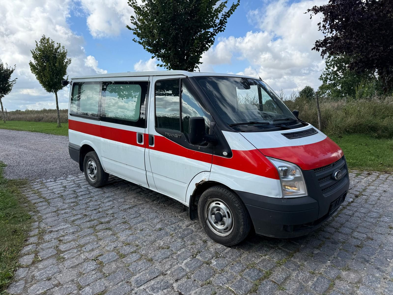 Ford Transit Kombi FT 300 K *1 600 € netto - Transport persoane: Foto 1 Ford Transit Kombi FT 300 K *1 600 € netto - Transport persoane: Foto 1