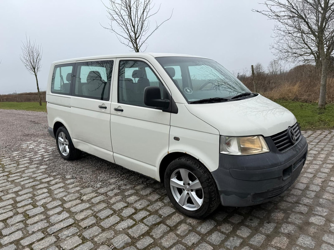 Volkswagen T5 Transporter 1.9 TDI *9 Sitze * 3900 € - Transport persoane: Foto 1 Volkswagen T5 Transporter 1.9 TDI *9 Sitze * 3900 € - Transport persoane: Foto 1