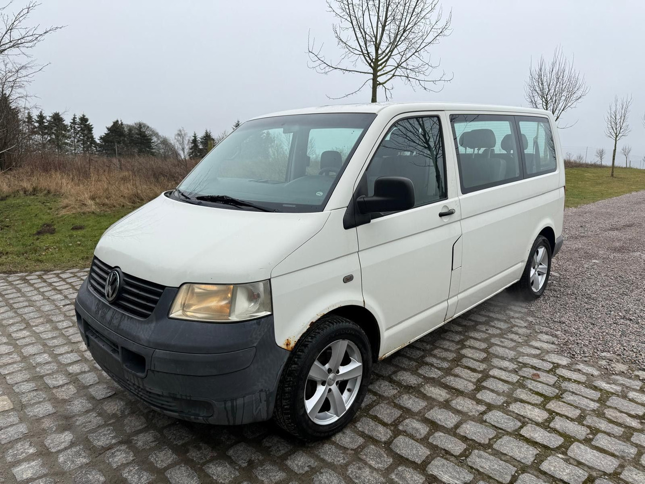 Volkswagen T5 Transporter 1.9 TDI *9 Sitze * 3900 € - Transport persoane: Foto 2 Volkswagen T5 Transporter 1.9 TDI *9 Sitze * 3900 € - Transport persoane: Foto 2