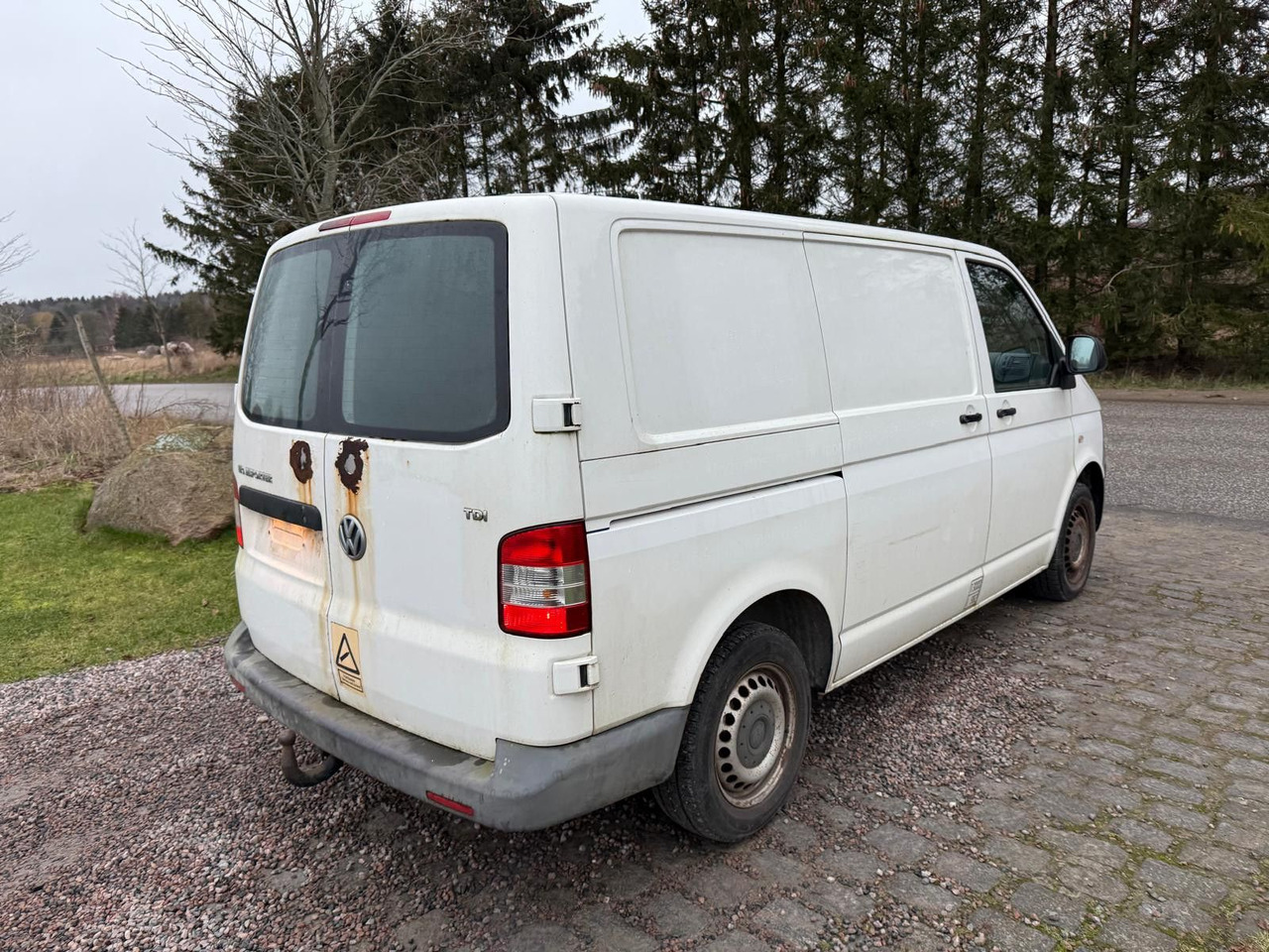 Volkswagen T5 Transporter 2.0 TDI Kasten *RESERVED Ro - Autoutilitară compactă: Foto 5 Volkswagen T5 Transporter 2.0 TDI Kasten *RESERVED Ro - Autoutilitară compactă: Foto 5