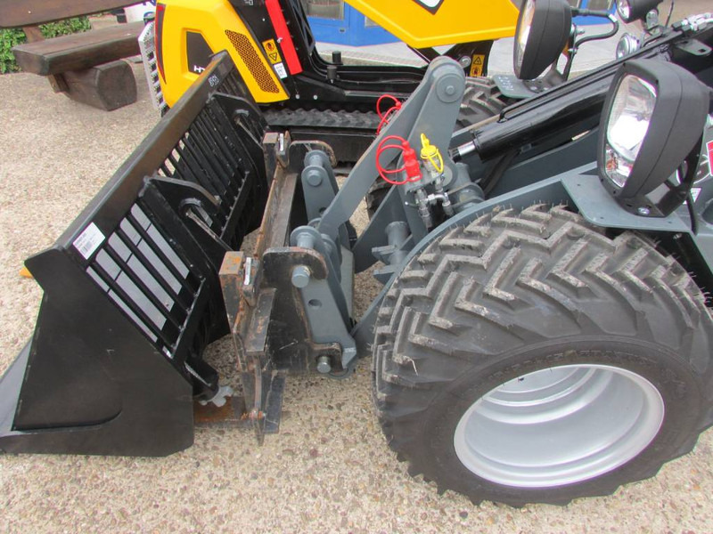 Giant G 1500 X-tra HD Canopy 29.900 EUR - Încărcător frontal pe pneuri: Foto 4 Giant G 1500 X-tra HD Canopy 29.900 EUR - Încărcător frontal pe pneuri: Foto 4