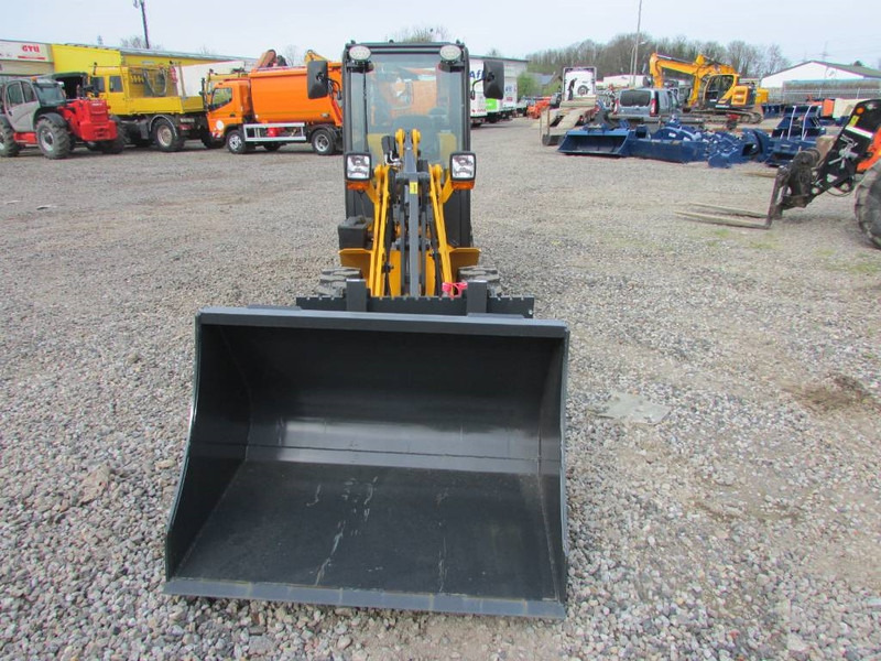 Schäffer 2428 SLT Schmalspur Radlader 32.500 Schaeffer - Mini încărcător pe şenile: Foto 4 Schäffer 2428 SLT Schmalspur Radlader 32.500 Schaeffer - Mini încărcător pe şenile: Foto 4