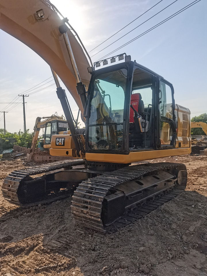 CATERPILLAR 320GC - Excavator pe şenile: Foto 3 CATERPILLAR 320GC - Excavator pe şenile: Foto 3