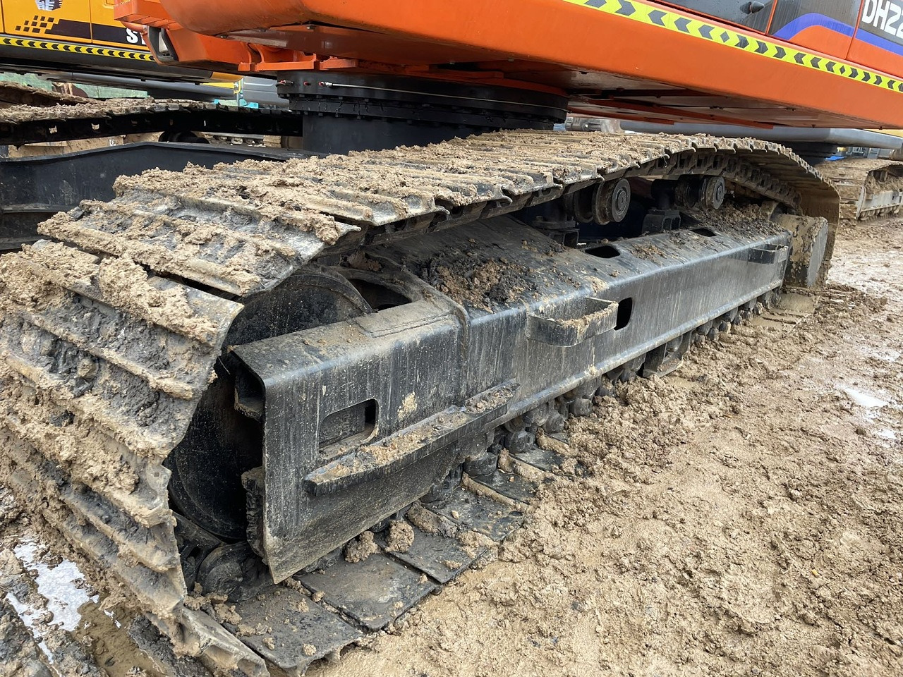 DOOSAN DH220 - Excavator pe şenile: Foto 3 DOOSAN DH220 - Excavator pe şenile: Foto 3