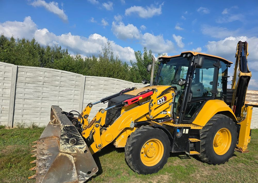 Caterpillar - Buldoexcavator: Foto 1 Caterpillar - Buldoexcavator: Foto 1