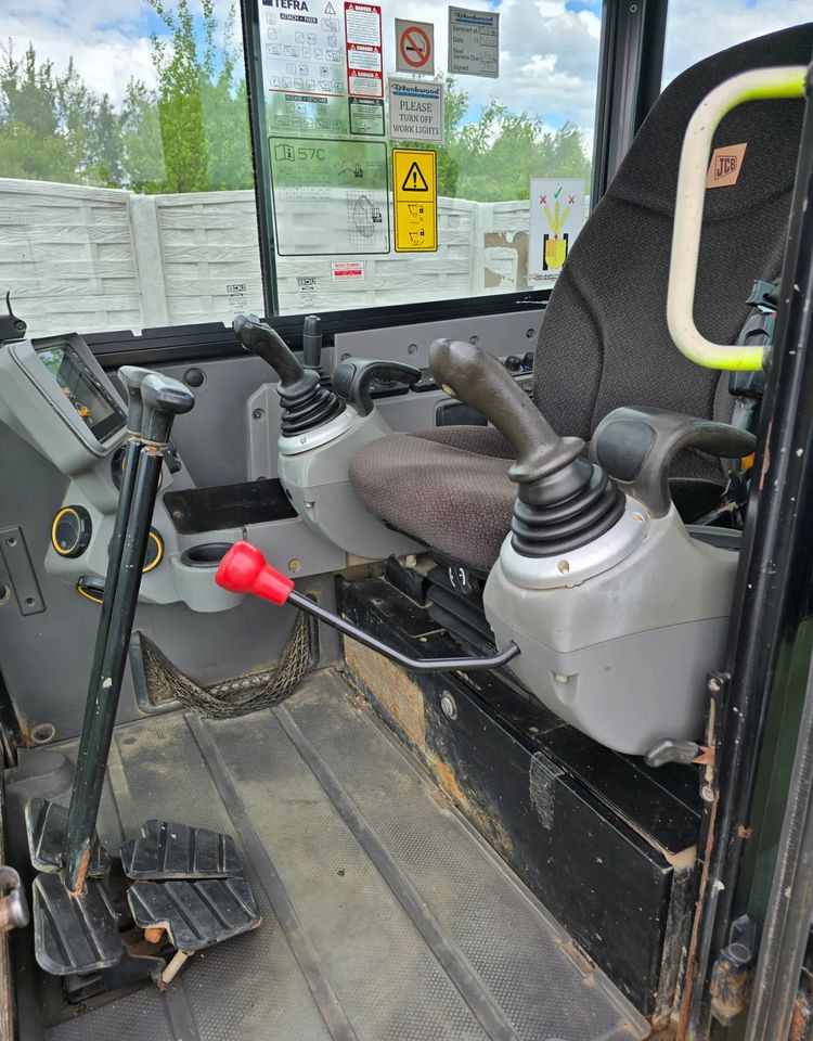 JCB - Excavator pe şenile: Foto 3 JCB - Excavator pe şenile: Foto 3