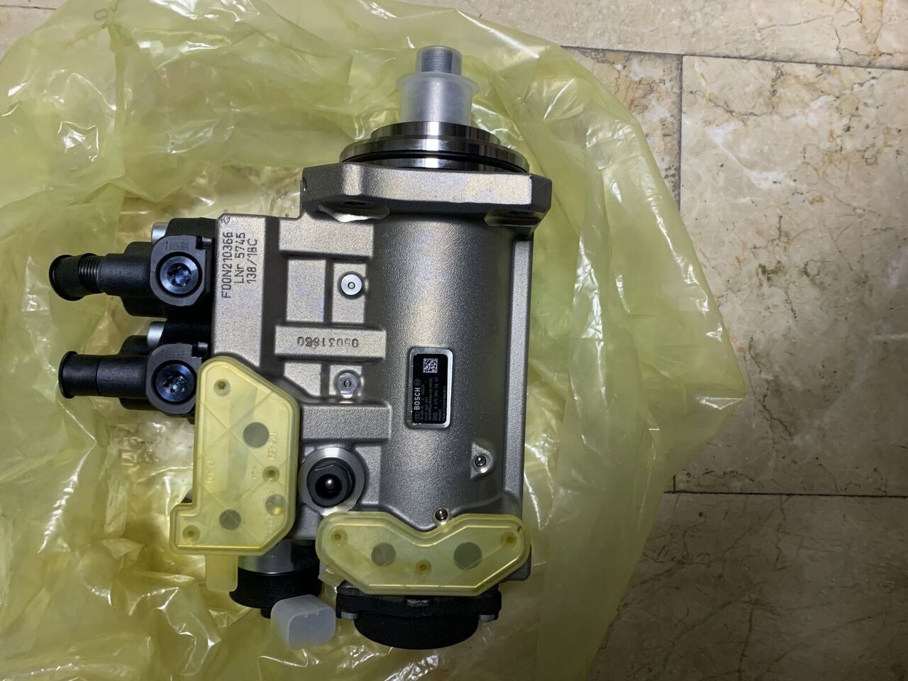 Bosch 0455020260 Mercedes-Benz 2017-2020 - Pompă de combustibil pentru Camion: Foto 3 Bosch 0455020260 Mercedes-Benz 2017-2020 - Pompă de combustibil pentru Camion: Foto 3