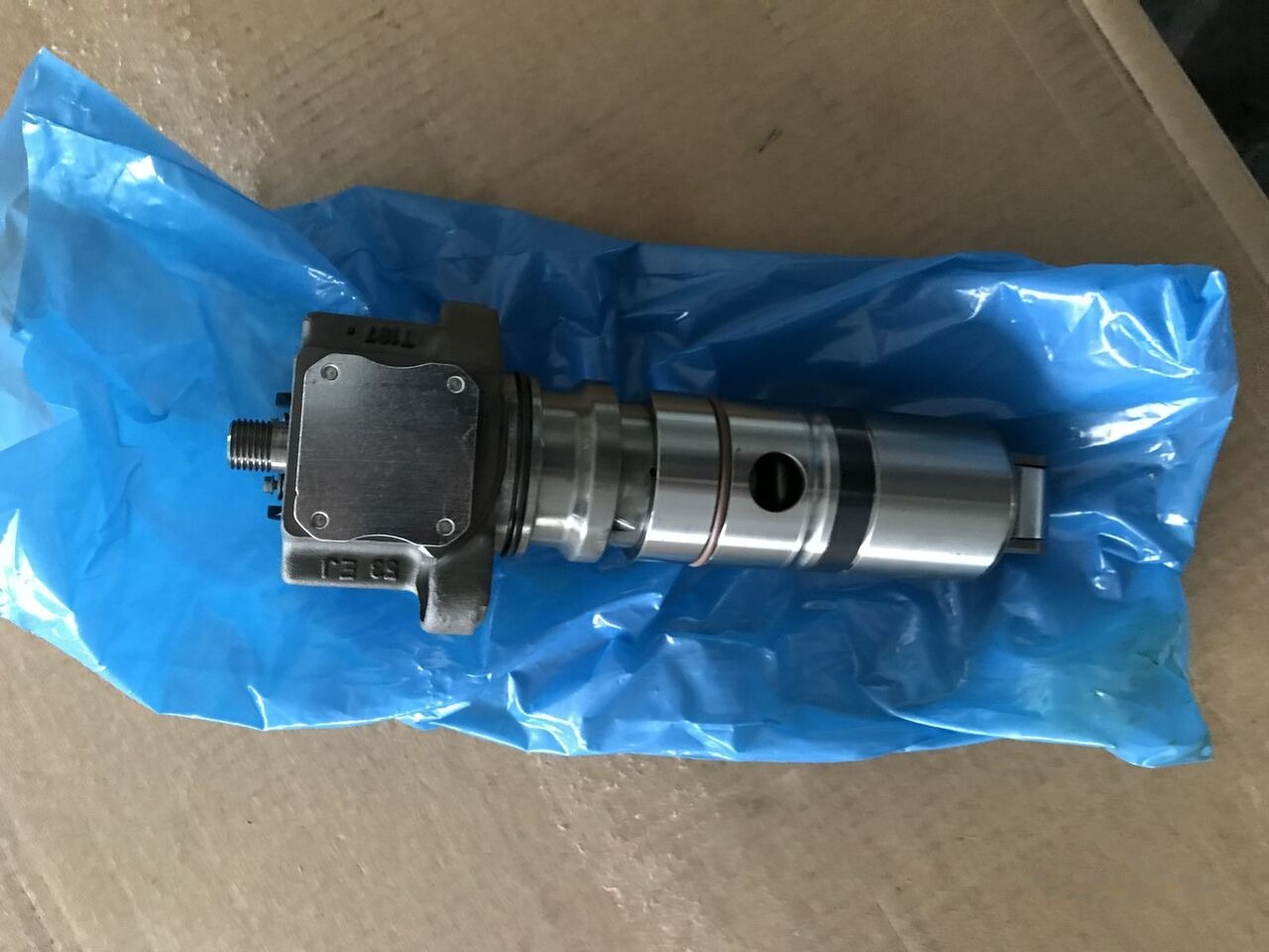 Bosch 2018 0280748802 Mercedes-Benz AXOR-ATEGO-ACTROS truck - Pompă de combustibil pentru Camion: Foto 2 Bosch 2018 0280748802 Mercedes-Benz AXOR-ATEGO-ACTROS truck - Pompă de combustibil pentru Camion: Foto 2