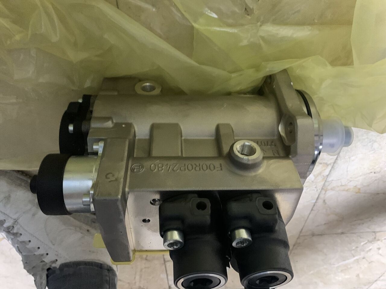 Bosch Mercedes-Benz - Pompă de combustibil pentru Camion: Foto 2 Bosch Mercedes-Benz - Pompă de combustibil pentru Camion: Foto 2