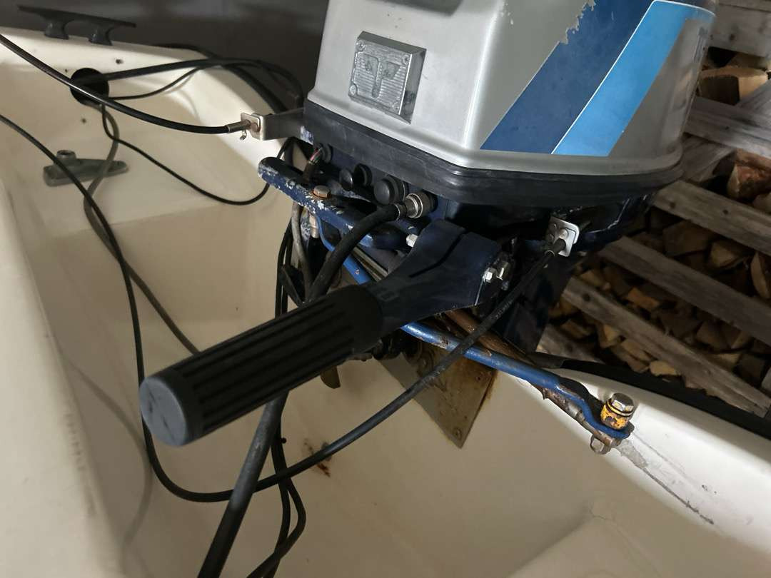 1993 Båtmotor Tohatsu 25 hk - Unealtă/ Echipament: Foto 2 1993 Båtmotor Tohatsu 25 hk - Unealtă/ Echipament: Foto 2