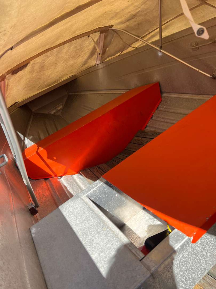 Aluminiumsbåt med kalesje - Alte utilaje: Foto 3 Aluminiumsbåt med kalesje - Alte utilaje: Foto 3