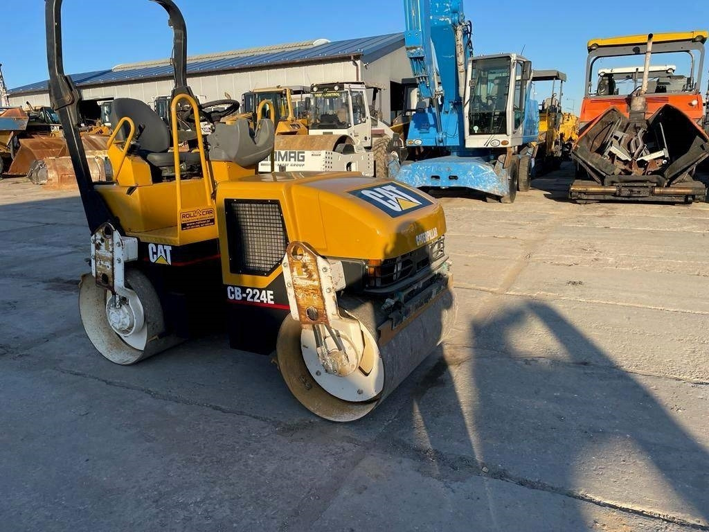 CAT CB 224 E - Cilindru compactor pentru asfalt: Foto 4 CAT CB 224 E - Cilindru compactor pentru asfalt: Foto 4