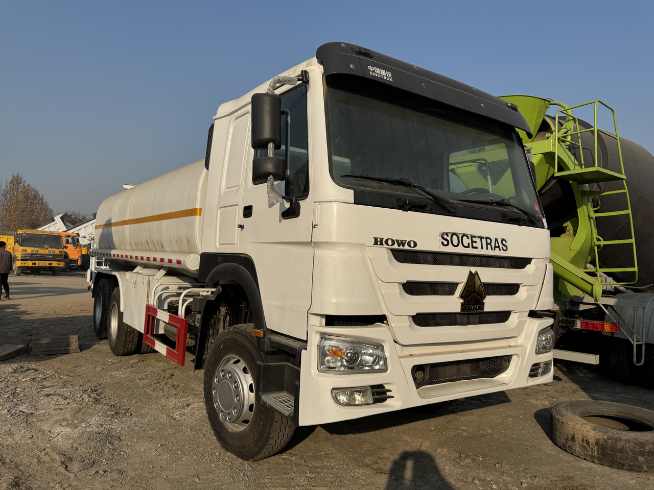 HOWO - Camion cisternă: Foto 1 HOWO - Camion cisternă: Foto 1