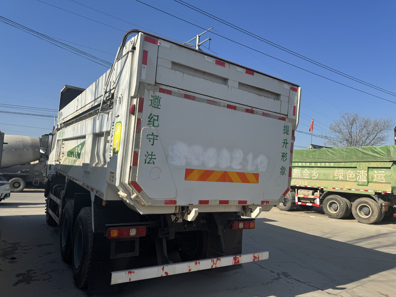 SHACMAN X3000 - Camion basculantă: Foto 4 SHACMAN X3000 - Camion basculantă: Foto 4