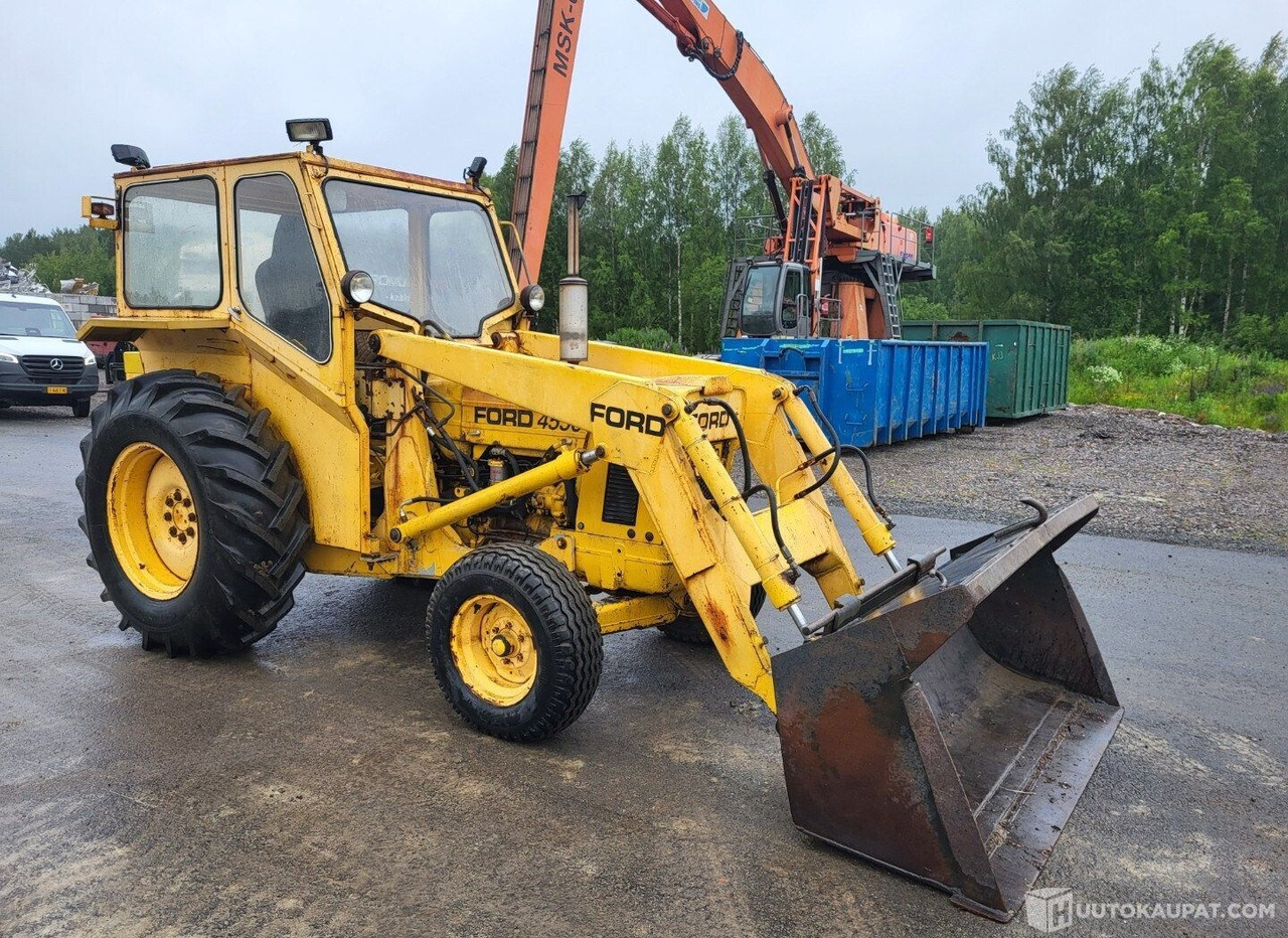 Ford 4550, 1971, Diesel Traktori + etukuormaaja MTK25, Virrat - Tractor agricol: Foto 4 Ford 4550, 1971, Diesel Traktori + etukuormaaja MTK25, Virrat - Tractor agricol: Foto 4