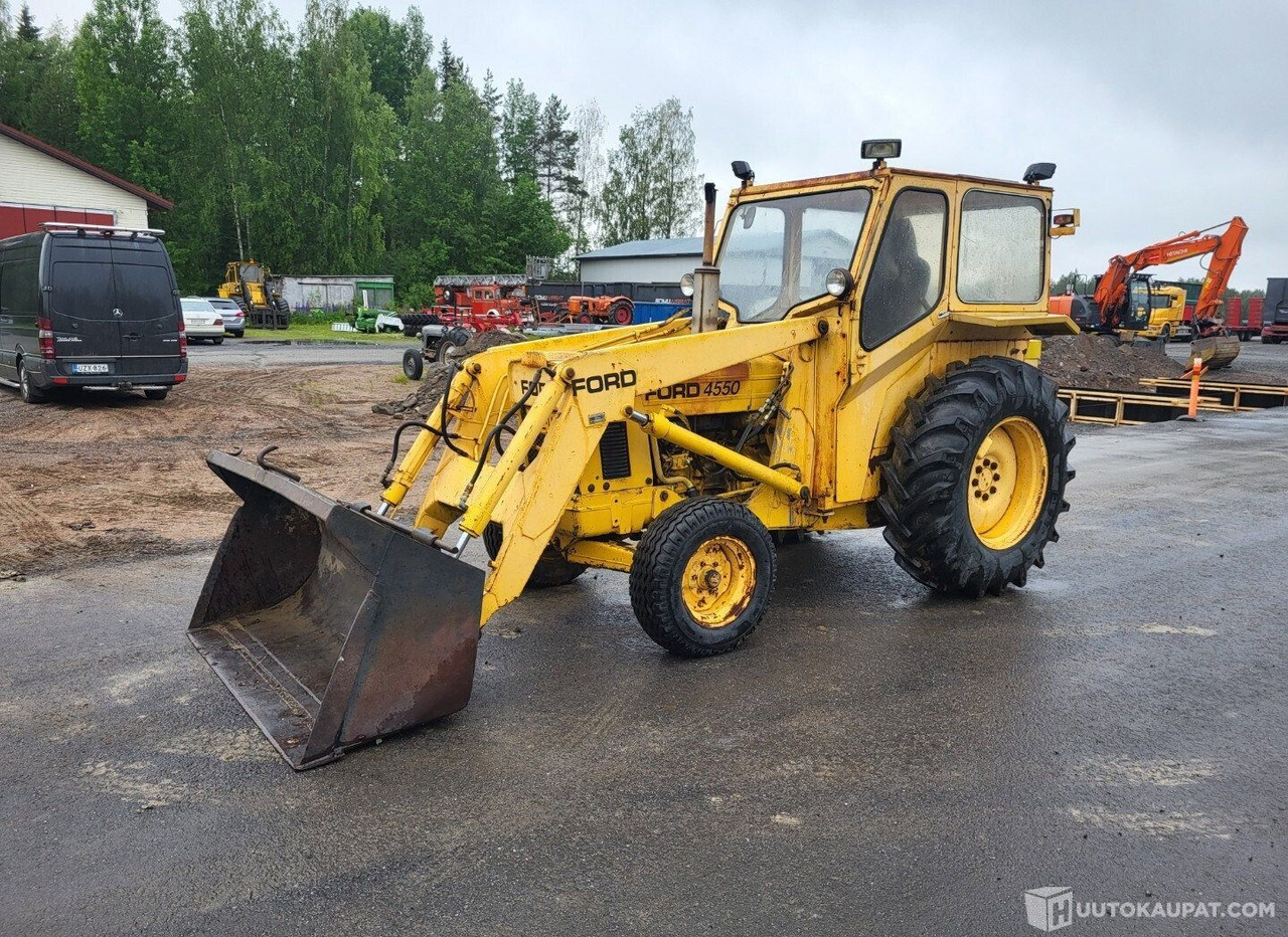 Ford 4550, 1971, Diesel Traktori + etukuormaaja MTK25, Virrat - Tractor agricol: Foto 1 Ford 4550, 1971, Diesel Traktori + etukuormaaja MTK25, Virrat - Tractor agricol: Foto 1