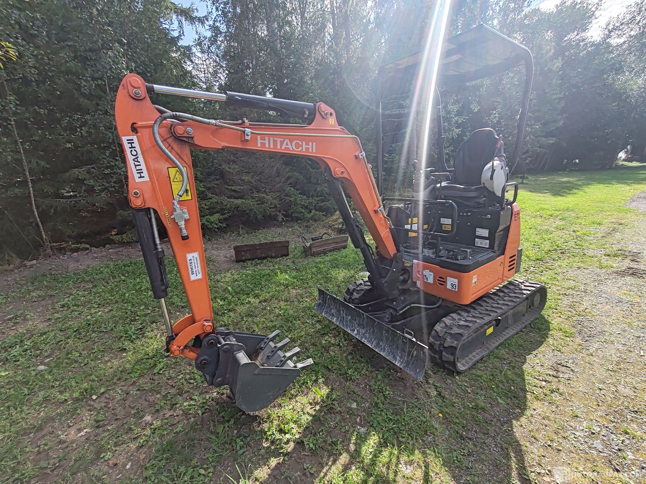 Hitachi ZX19U, reilu 90H ajettu, 2016., Eurajoki - Mini excavator: Foto 3 Hitachi ZX19U, reilu 90H ajettu, 2016., Eurajoki - Mini excavator: Foto 3