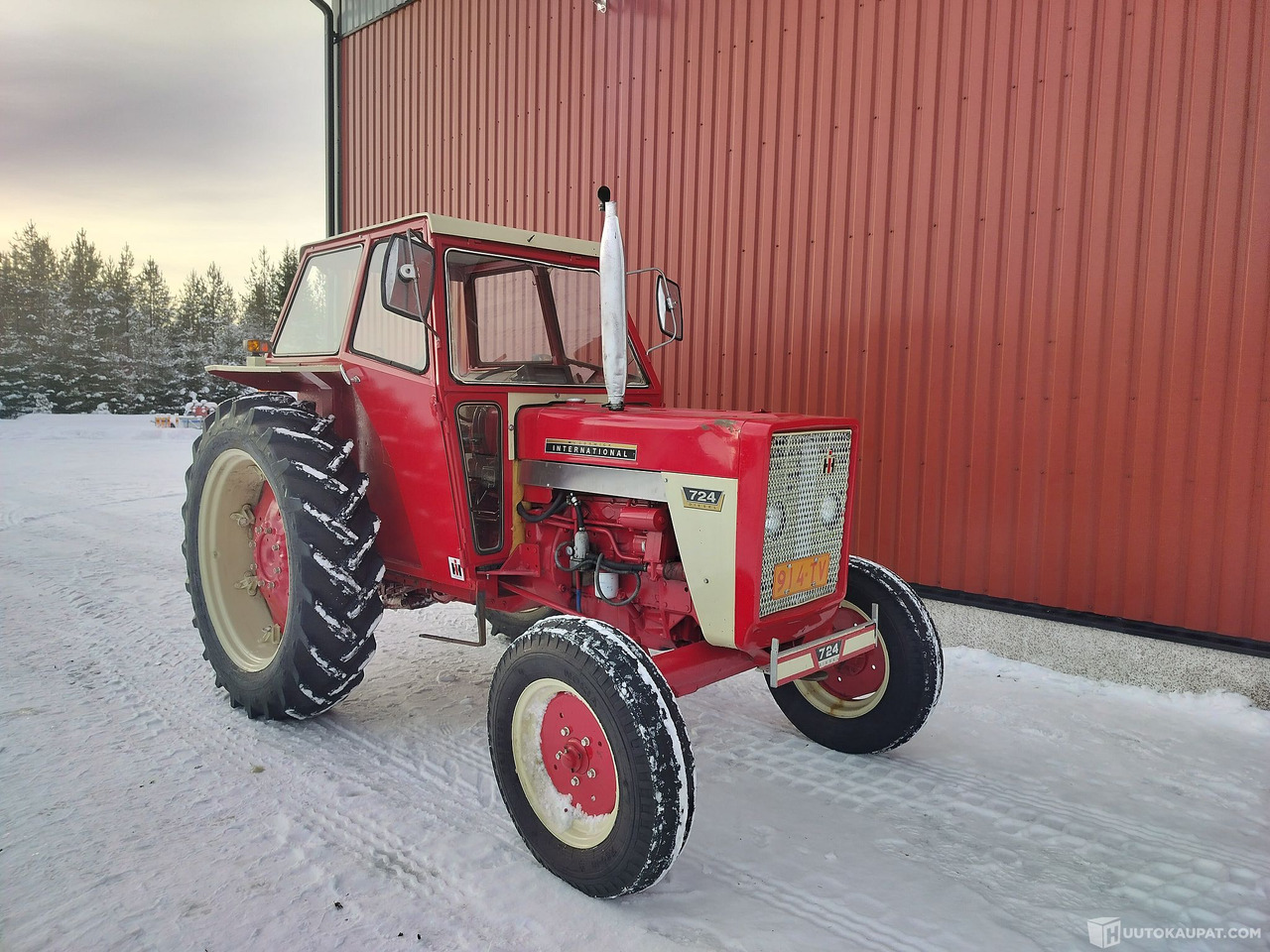 International 724, Oulu - Tractor agricol: Foto 3 International 724, Oulu - Tractor agricol: Foto 3