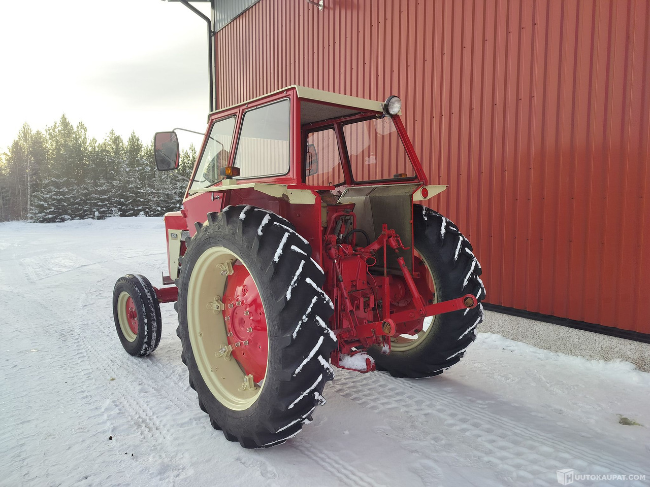 International 724, Oulu - Tractor agricol: Foto 5 International 724, Oulu - Tractor agricol: Foto 5
