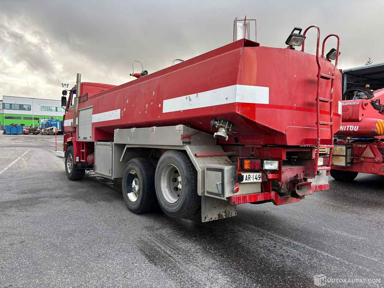 Sisu säiliöauto, 1983, Vantaa - Camion cisternă, Autospeciala de stins incendii: Foto 3 Sisu säiliöauto, 1983, Vantaa - Camion cisternă, Autospeciala de stins incendii: Foto 3