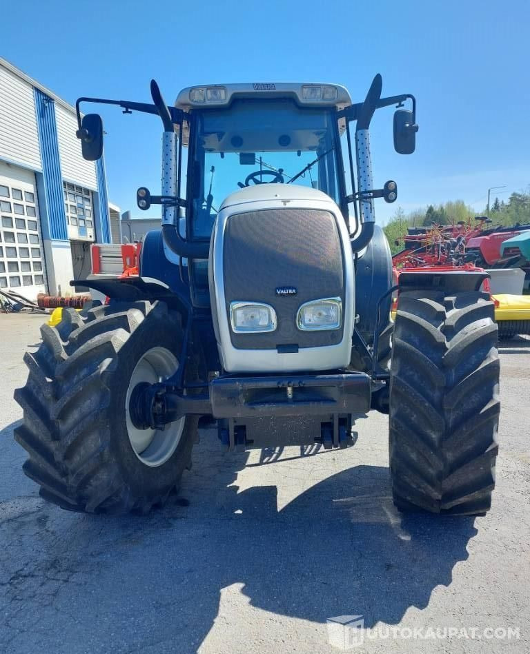 Valtra M 120 E, VAIN 2932 h, Okraspecial, 2004, Kokkola - Utilaje agricole: Foto 4 Valtra M 120 E, VAIN 2932 h, Okraspecial, 2004, Kokkola - Utilaje agricole: Foto 4