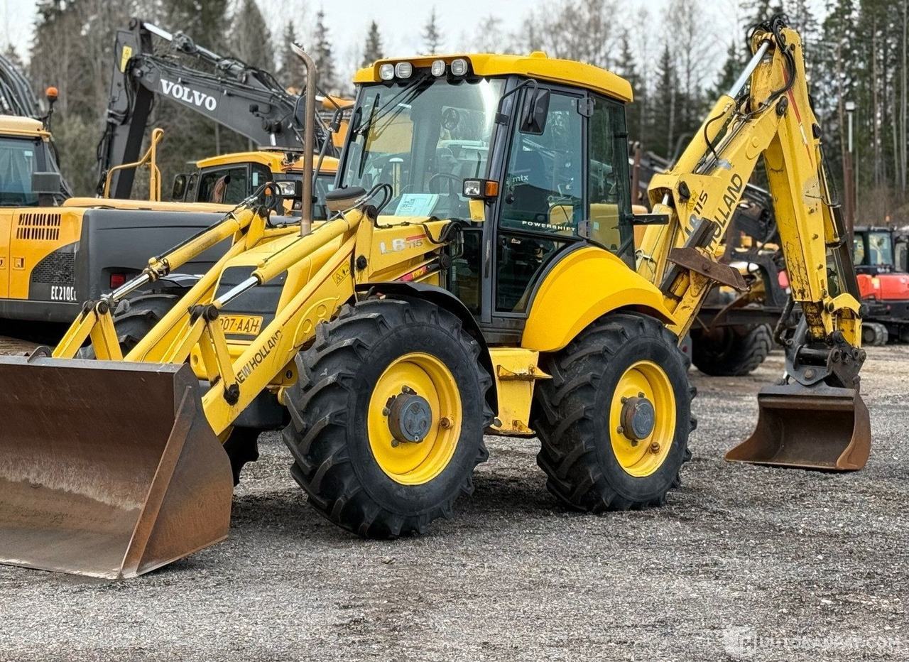 New Holland LB115 4PS, Traktorikaivuri, 7900h, 2001, Lahti - Utilaje constructii: Foto 2 New Holland LB115 4PS, Traktorikaivuri, 7900h, 2001, Lahti - Utilaje constructii: Foto 2