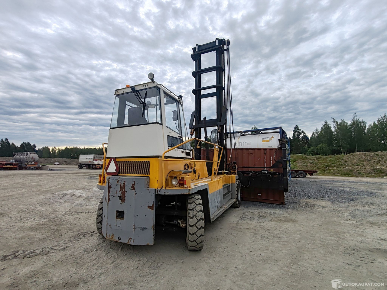 Valmet TD5ECR kontinkäsittelytrukki, 1993, Huittinen - Utilaje constructii: Foto 4 Valmet TD5ECR kontinkäsittelytrukki, 1993, Huittinen - Utilaje constructii: Foto 4