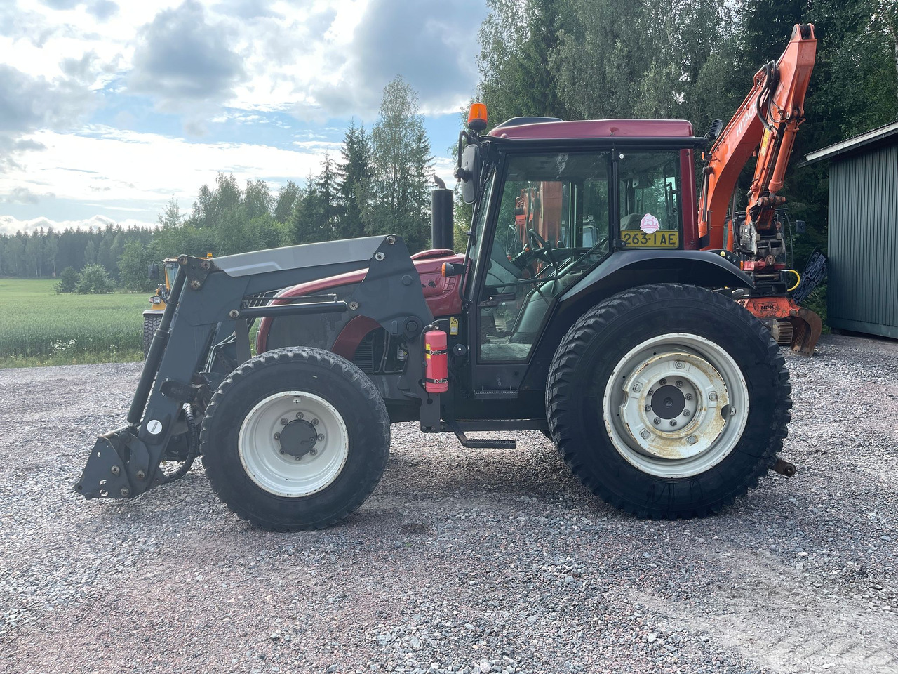 Valtra A 93 Unlimited, traktori kuormaajalla, 2016, Lohja - Tractor agricol: Foto 3 Valtra A 93 Unlimited, traktori kuormaajalla, 2016, Lohja - Tractor agricol: Foto 3