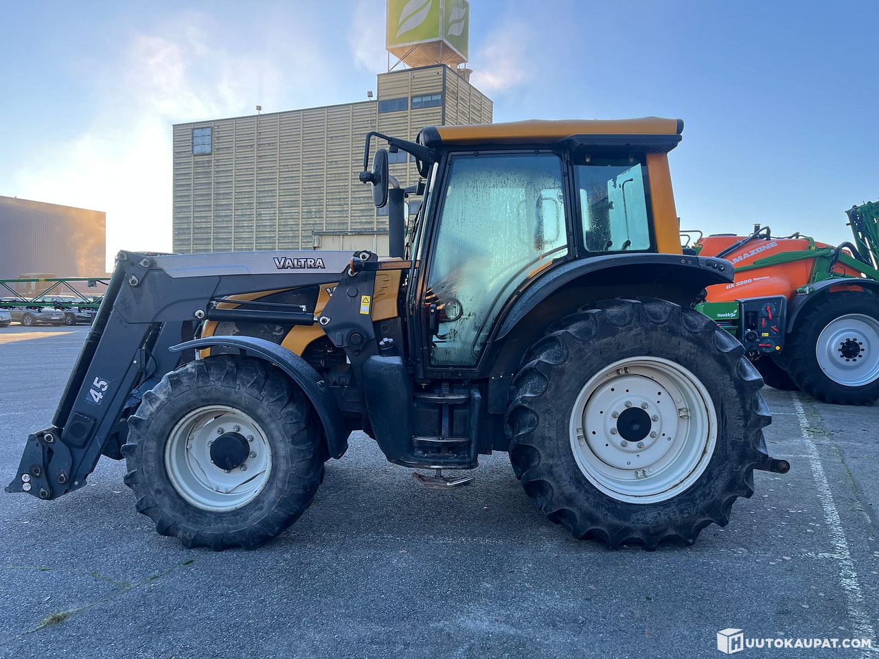 Valtra N92, tractor with loader, 5,120 h, 2010, Salo - Tractor agricol: Foto 2 Valtra N92, tractor with loader, 5,120 h, 2010, Salo - Tractor agricol: Foto 2