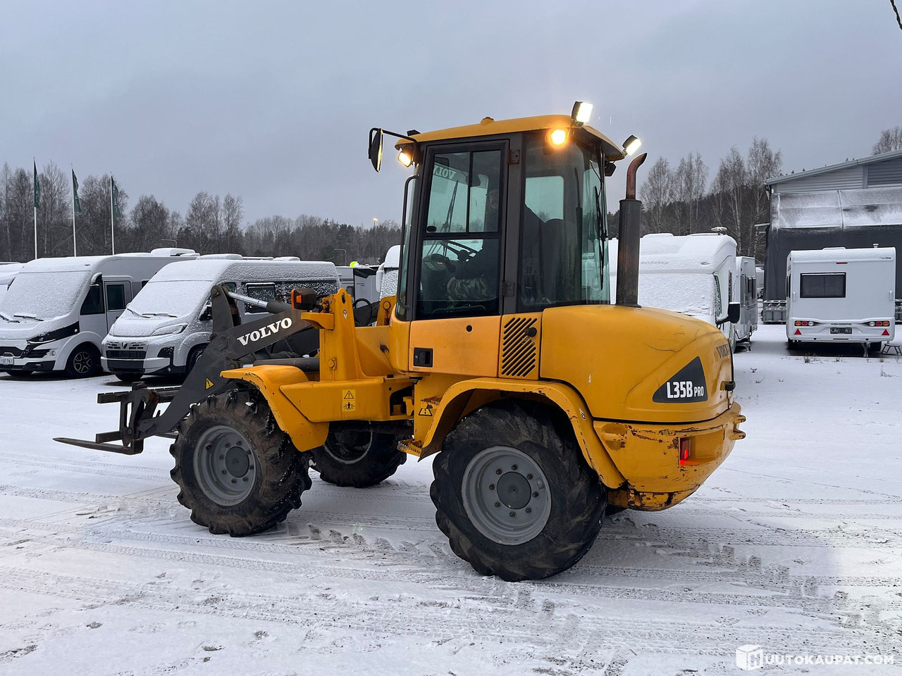 Volvo L35B Pro, pyöräkuormaaja avattavalla kauhalla ja piikeillä, 2005, Vihti - Încărcător frontal pe pneuri: Foto 3 Volvo L35B Pro, pyöräkuormaaja avattavalla kauhalla ja piikeillä, 2005, Vihti - Încărcător frontal pe pneuri: Foto 3