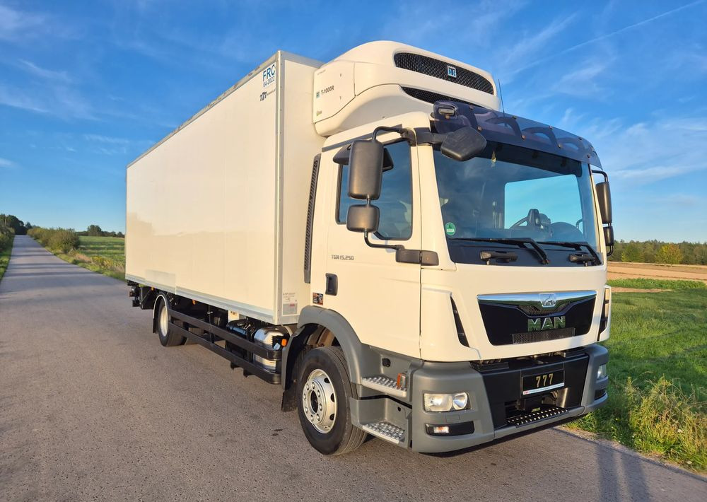 MAN TGM 15.250 7.5m winda AUTOMAT KLIMA z Niemiec EURO 6 / CHŁODNIA T-1000R THERMOKING - Camion frigider: Foto 3 MAN TGM 15.250 7.5m winda AUTOMAT KLIMA z Niemiec EURO 6 / CHŁODNIA T-1000R THERMOKING - Camion frigider: Foto 3