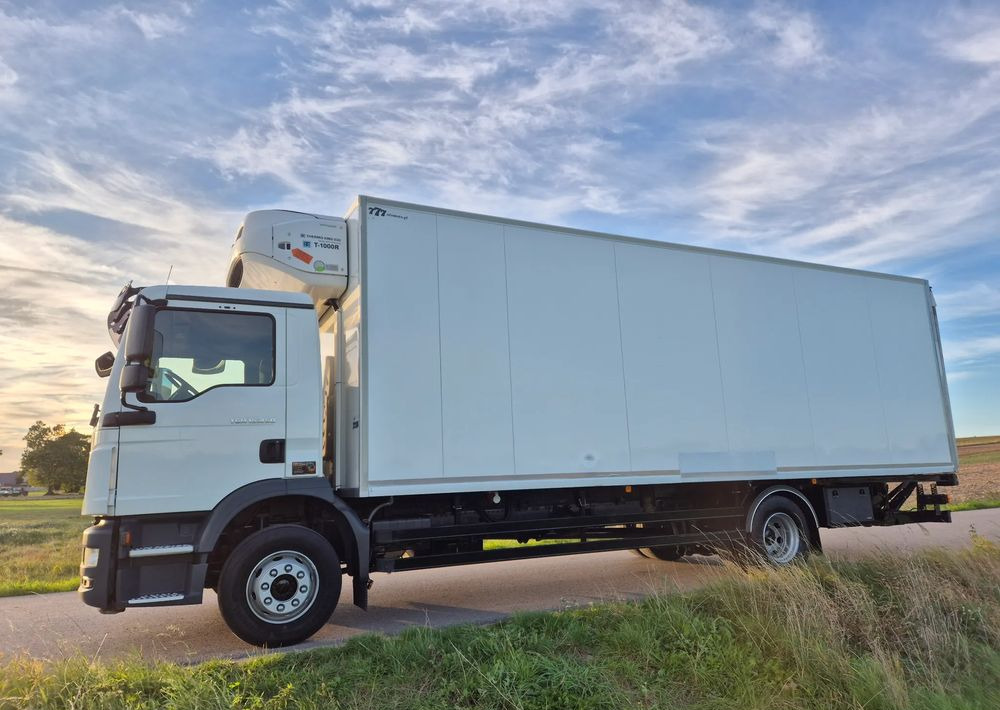 MAN TGM 15.250 7.5m winda AUTOMAT KLIMA z Niemiec EURO 6 / CHŁODNIA T-1000R THERMOKING - Camion frigider: Foto 4 MAN TGM 15.250 7.5m winda AUTOMAT KLIMA z Niemiec EURO 6 / CHŁODNIA T-1000R THERMOKING - Camion frigider: Foto 4