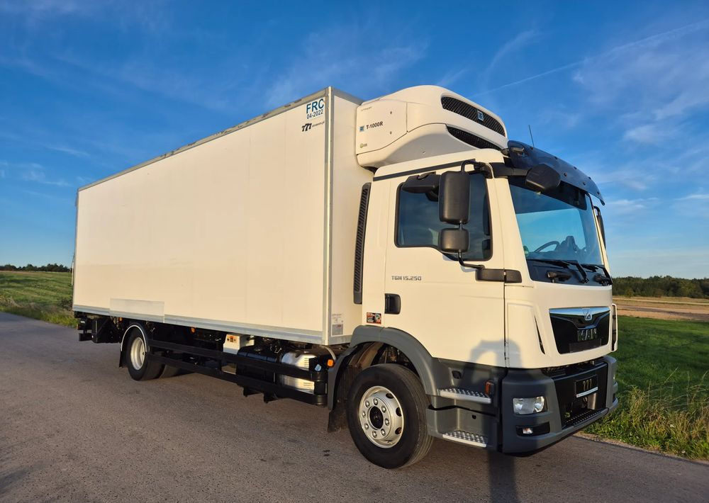 MAN TGM 15.250 7.5m winda AUTOMAT KLIMA z Niemiec EURO 6 / CHŁODNIA T-1000R THERMOKING - Camion frigider: Foto 2 MAN TGM 15.250 7.5m winda AUTOMAT KLIMA z Niemiec EURO 6 / CHŁODNIA T-1000R THERMOKING - Camion frigider: Foto 2