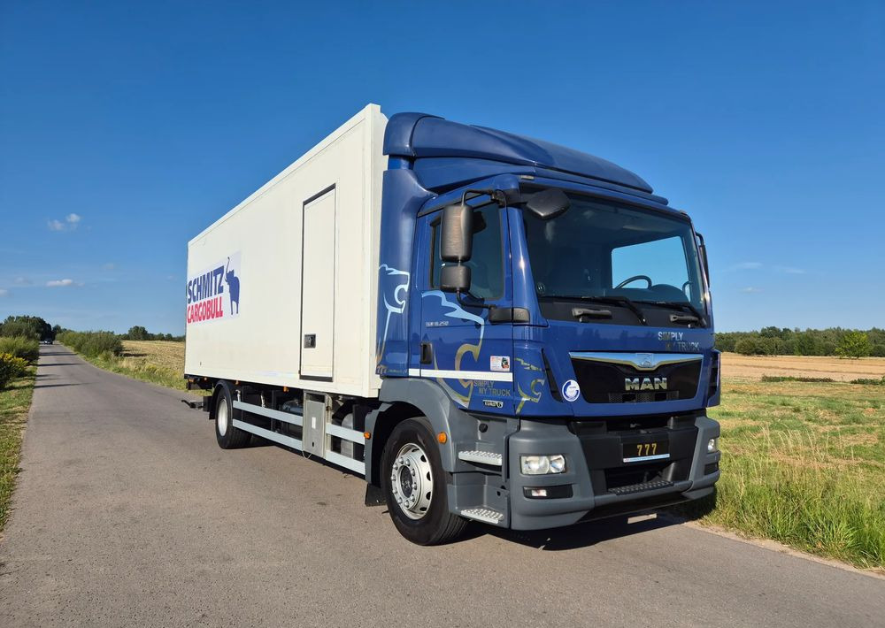 MAN TGM 18.250 Carrier 1950 D/E z Holandii / TOP STAN / 7.5m / 18 palet / winda + drzwi boczne / OKAZJA - Camion frigider: Foto 3 MAN TGM 18.250 Carrier 1950 D/E z Holandii / TOP STAN / 7.5m / 18 palet / winda + drzwi boczne / OKAZJA - Camion frigider: Foto 3