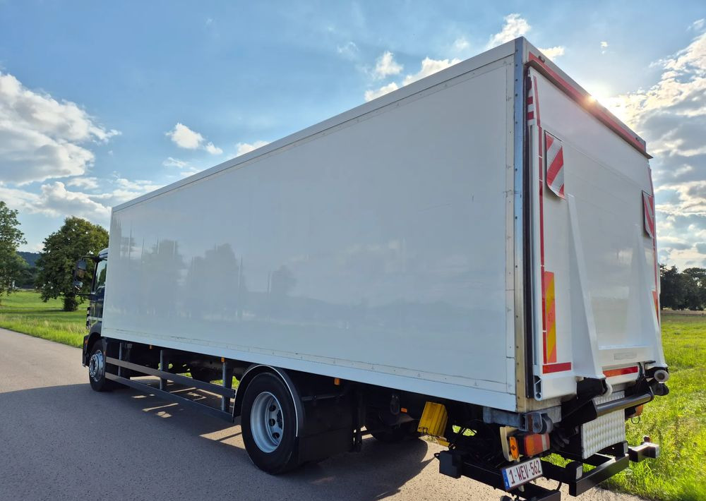 MAN TGM 18.250 Carrier 1950 D/E z Holandii / TOP STAN / 7.5m / 18 palet / winda + drzwi boczne / OKAZJA - Camion frigider: Foto 5 MAN TGM 18.250 Carrier 1950 D/E z Holandii / TOP STAN / 7.5m / 18 palet / winda + drzwi boczne / OKAZJA - Camion frigider: Foto 5