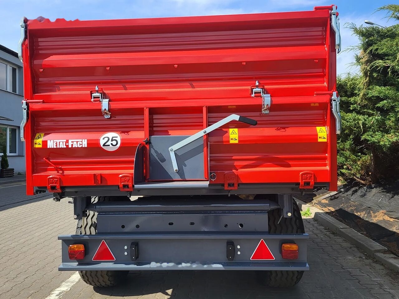 Metal-Fach T703A/1 3,8t - Remorcă agricolă: Foto 2 Metal-Fach T703A/1 3,8t - Remorcă agricolă: Foto 2
