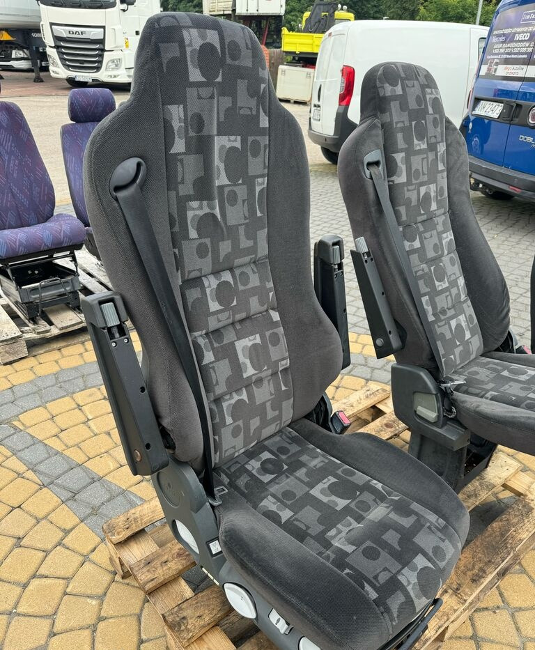 Mercedes-Benz ACTROS MP 2 MP 3 AXOR truck - Scaun pentru Camion: Foto 2 Mercedes-Benz ACTROS MP 2 MP 3 AXOR truck - Scaun pentru Camion: Foto 2