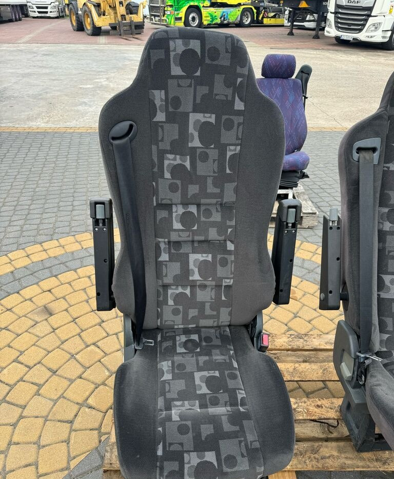 Mercedes-Benz ACTROS MP 2 MP 3 AXOR truck - Scaun pentru Camion: Foto 1 Mercedes-Benz ACTROS MP 2 MP 3 AXOR truck - Scaun pentru Camion: Foto 1