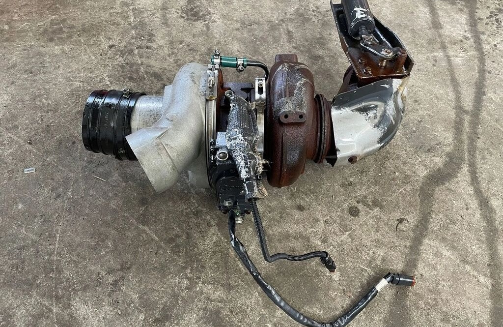 Scania Turbina R V8 Scania Turbina Scania R V8 truck - Turbocompresor pentru Camion: Foto 3 Scania Turbina R V8 Scania Turbina Scania R V8 truck - Turbocompresor pentru Camion: Foto 3