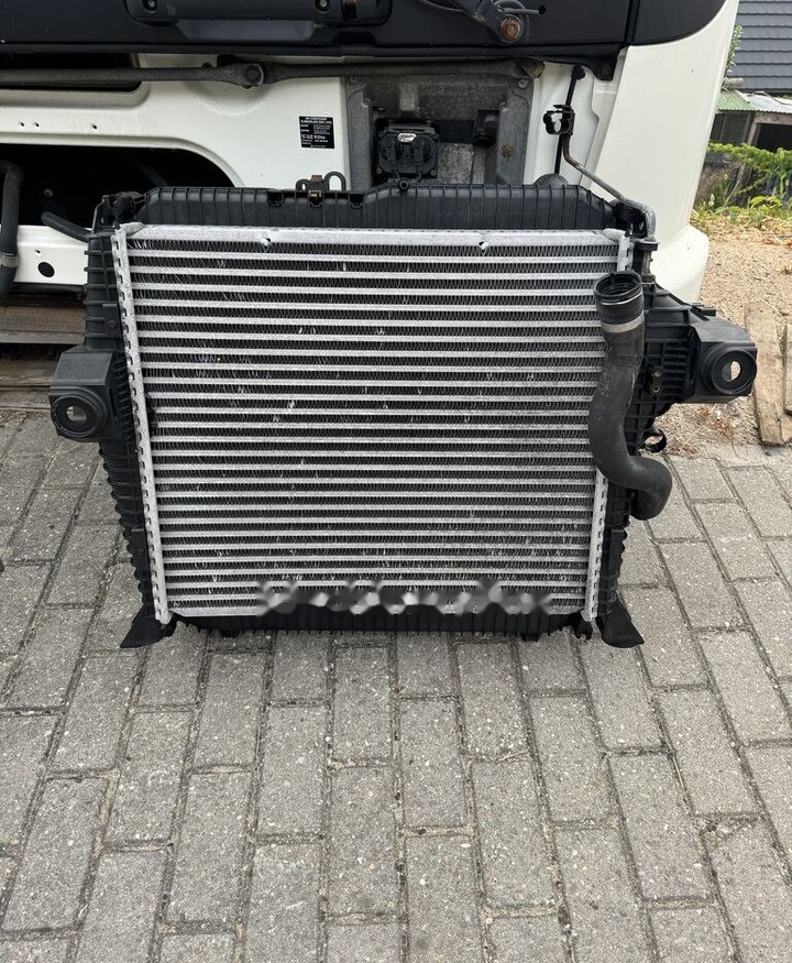 Mercedes-Benz Atego 3 E6 - Intercooler pentru Camion: Foto 4 Mercedes-Benz Atego 3 E6 - Intercooler pentru Camion: Foto 4
