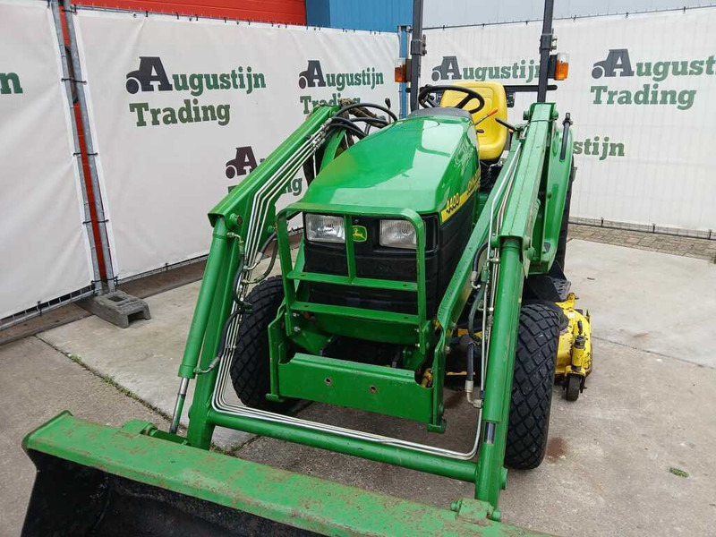John Deere 4400 - Tractor agricol: Foto 5 John Deere 4400 - Tractor agricol: Foto 5