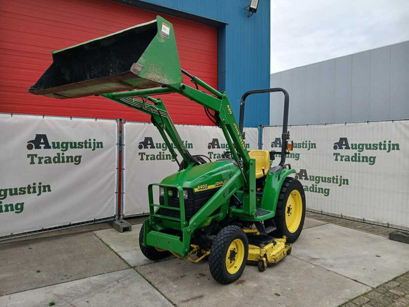John Deere 4400 - Tractor agricol: Foto 1 John Deere 4400 - Tractor agricol: Foto 1
