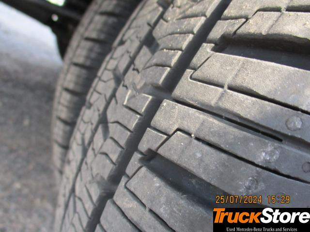 FUSO Canter 3C15 - Autoutilitară box: Foto 5 FUSO Canter 3C15 - Autoutilitară box: Foto 5