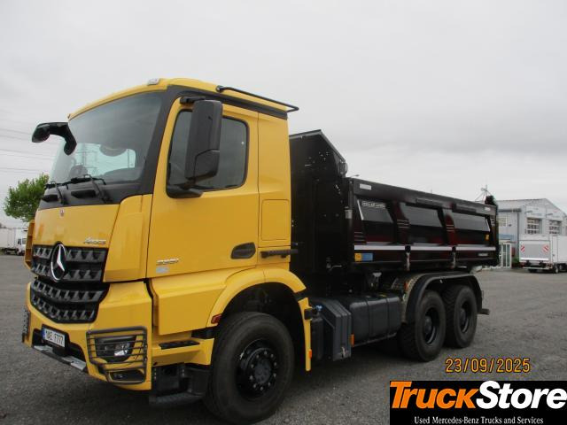 Mercedes-Benz Arocs 3351 K - Camion basculantă: Foto 1 Mercedes-Benz Arocs 3351 K - Camion basculantă: Foto 1